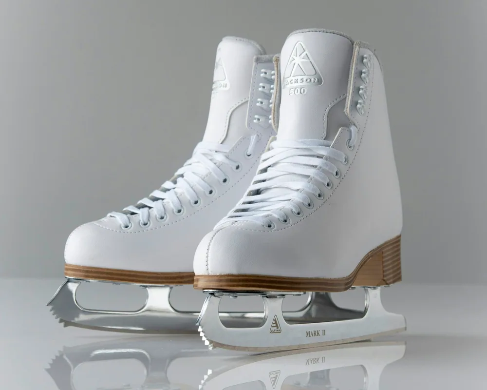 Hockey skate being sharpened on a Maximum Edge machine